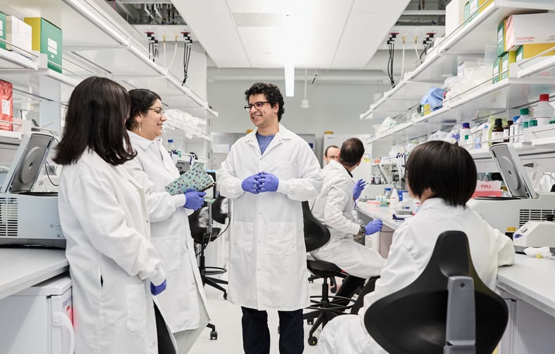 Professor Hani Goodarzi in lab