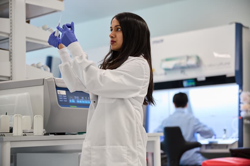 Professor Lingyin Li in lab with a scientist