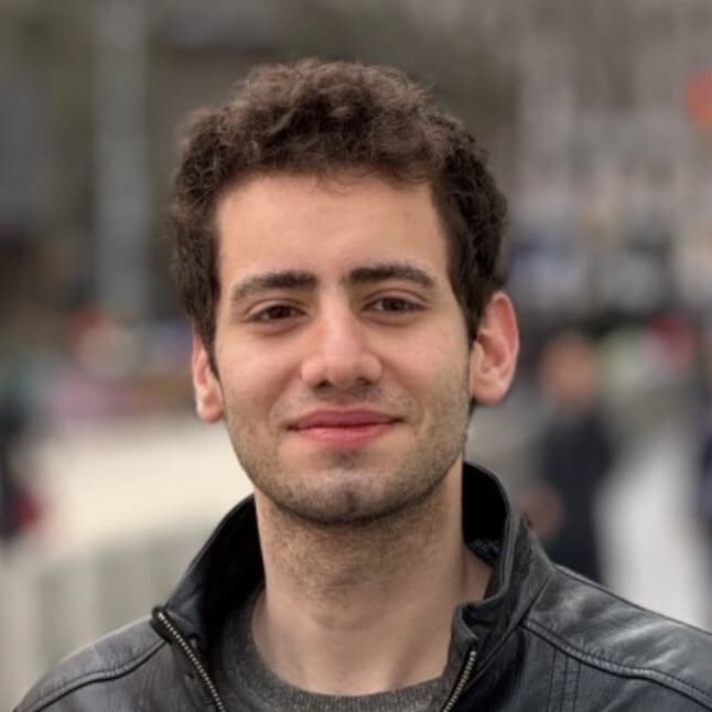 Parsa Idehpour headshot