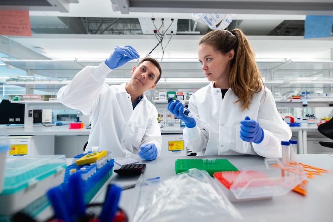 Professor Hani Goodarzi in lab