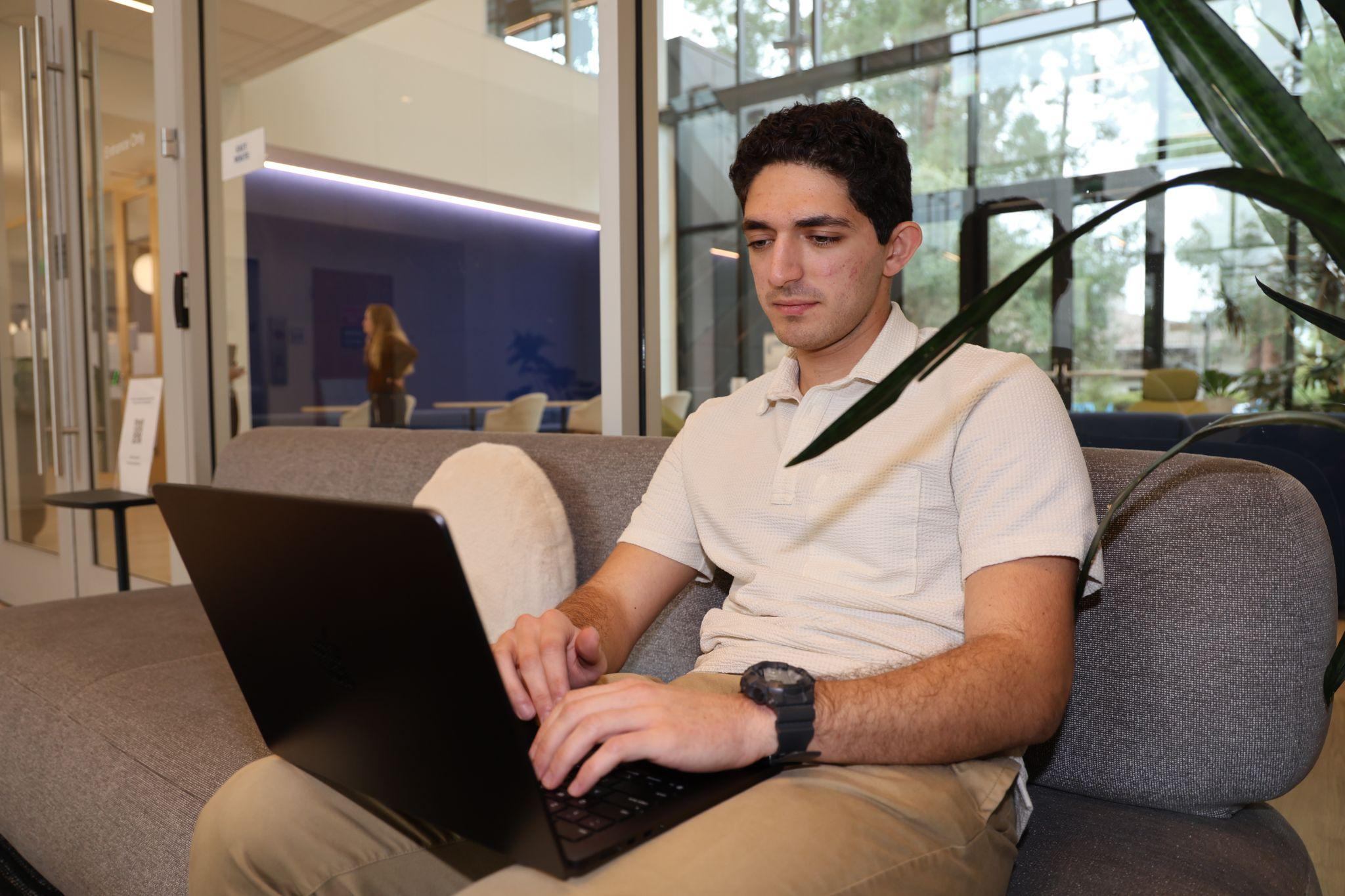 Announcing the Arc AIxBio Fellows Program for Undergrads